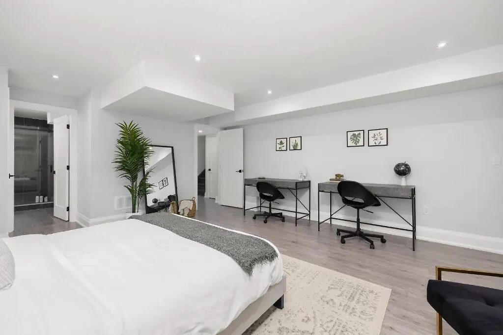 Apartment Toronto Retreat Private Pool & Cozy Master Bedroom Canada
