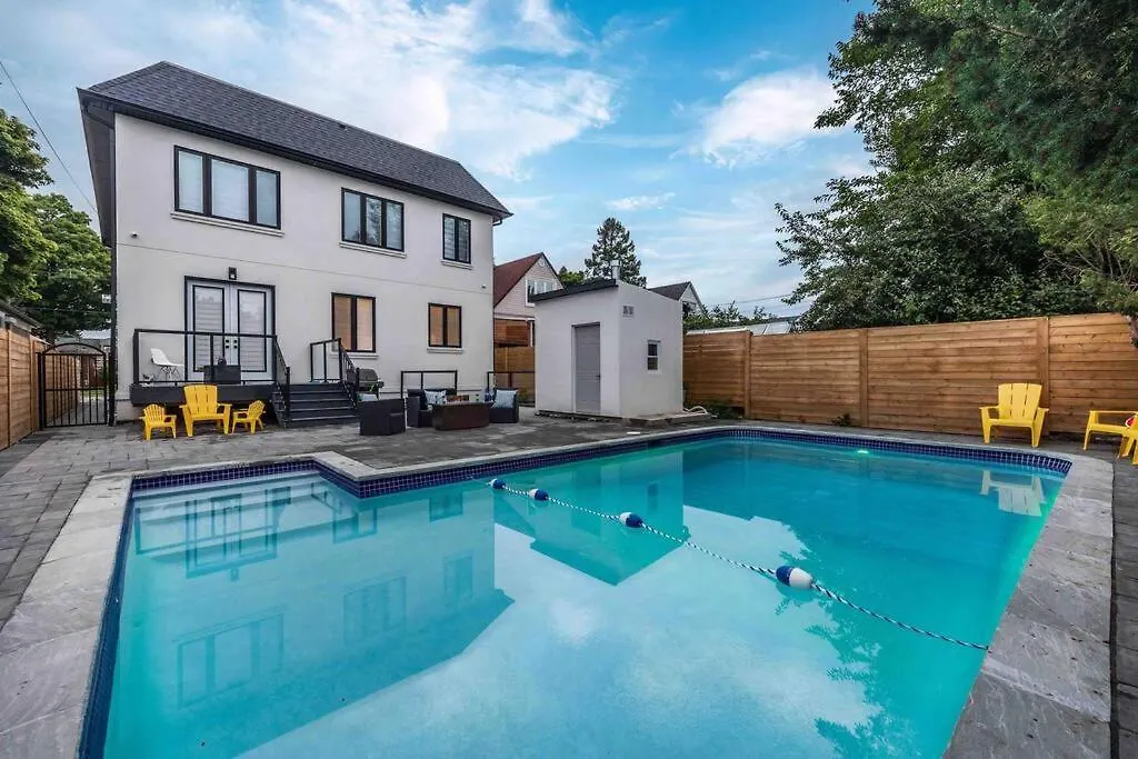 Toronto Retreat Private Pool & Cozy Master Bedroom