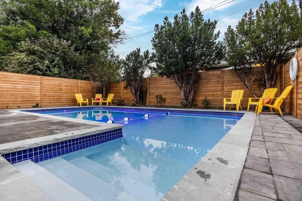 Toronto Retreat Private Pool & Cozy Master Bedroom