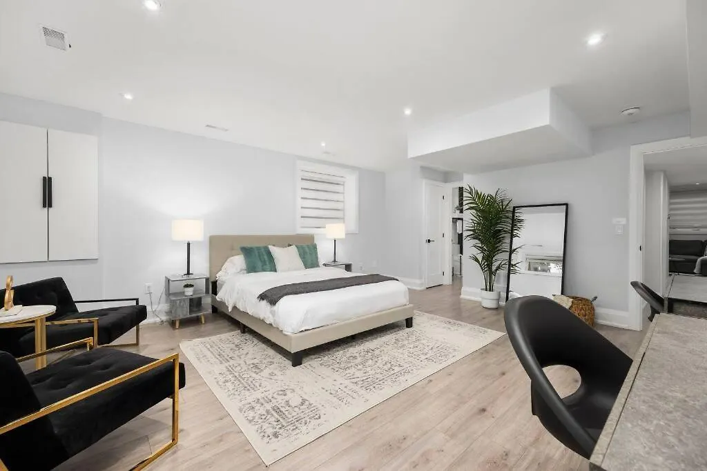 Toronto Retreat Private Pool & Cozy Master Bedroom